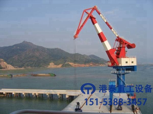 河南港泰門座式起重機廠家設備工作幅度大，工作速度快