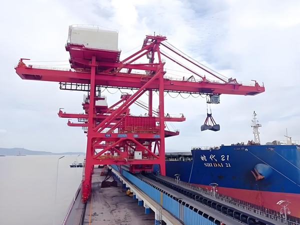 [螺旋式卸船機]