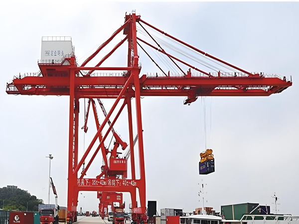 [岸邊橋式集裝箱起重機]