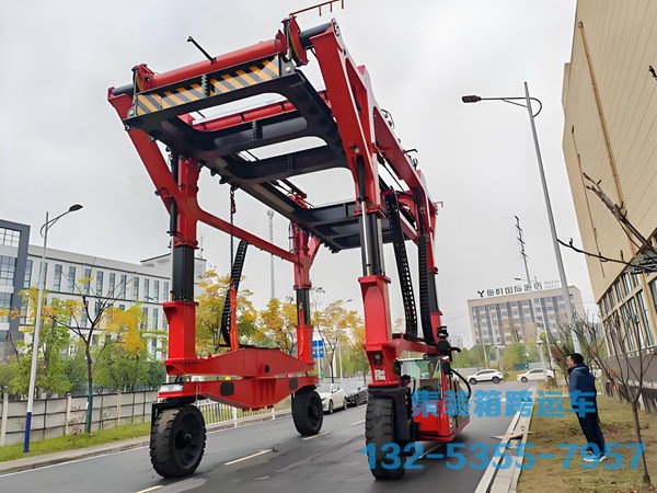 浙江湖州集裝箱跨運(yùn)車(chē)參數(shù)